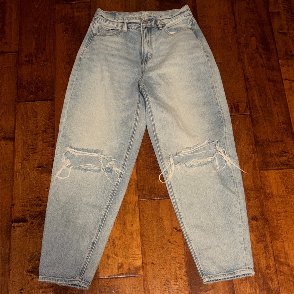 American Eagle Outfitters Light Blue Distressed Boyfriend Jeans
